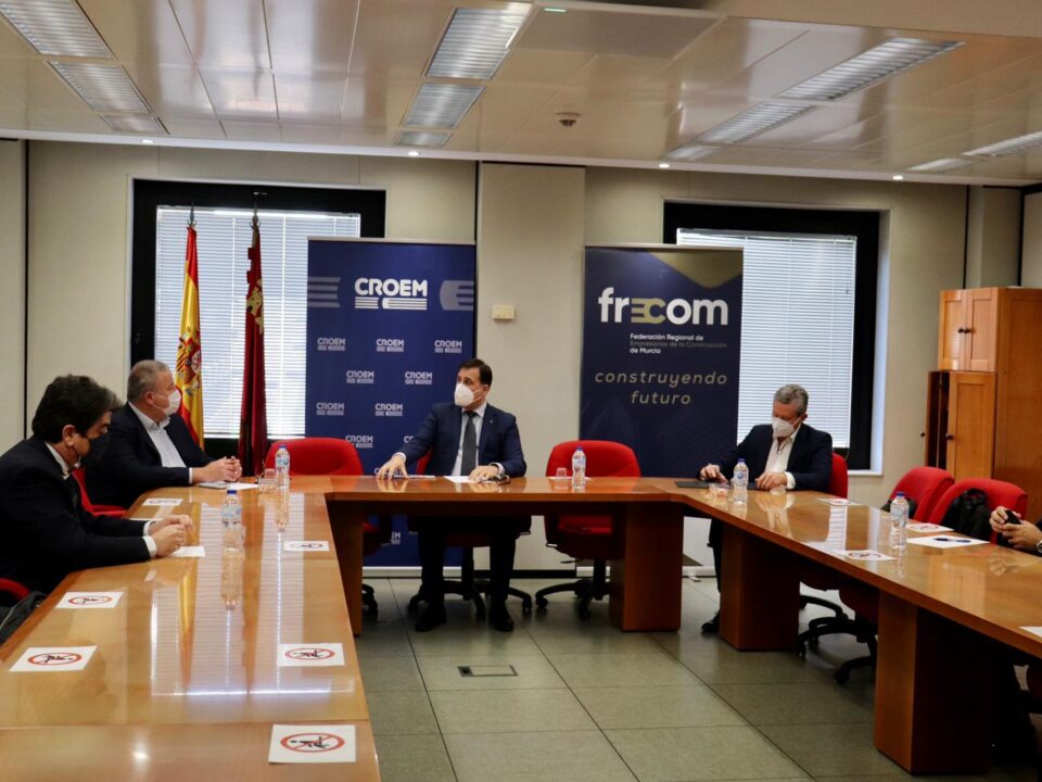 Reunión del Comité Ejecutivo de FRECOM con el senador murciano Francisco Bernabé