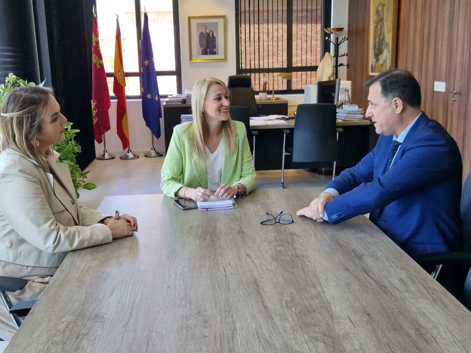 FRECOM traslada a la delegada del Gobierno los retos del sector: “Nos preocupa mucho la mano de obra” 45 FRECOM