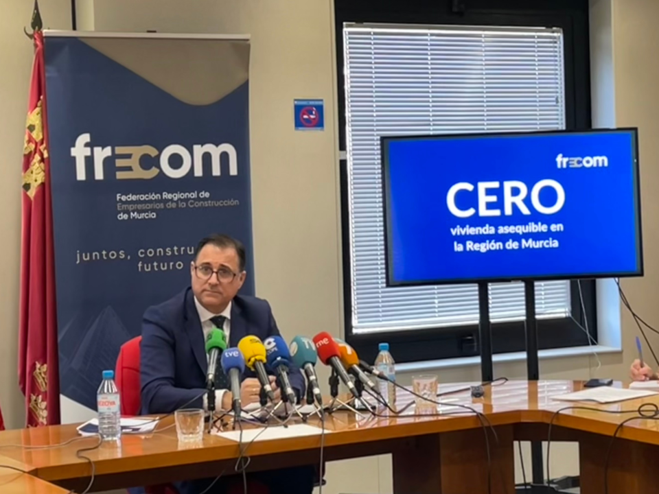 FRECOM solicita una reforma de la contratación pública y una estrategia de vivienda regional, porque “la administración está fallando al ciudadano” 26 FRECOM