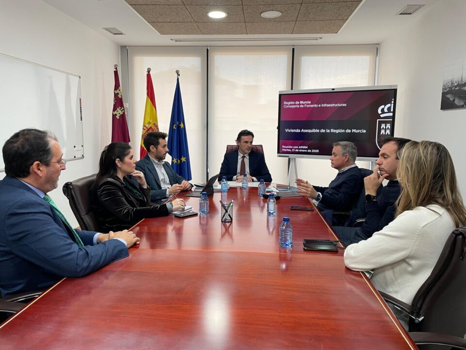 APIRM y FRECOM se reúnen con el consejero de Fomento para conocer el borrador del Plan de Vivienda 6 FRECOM
