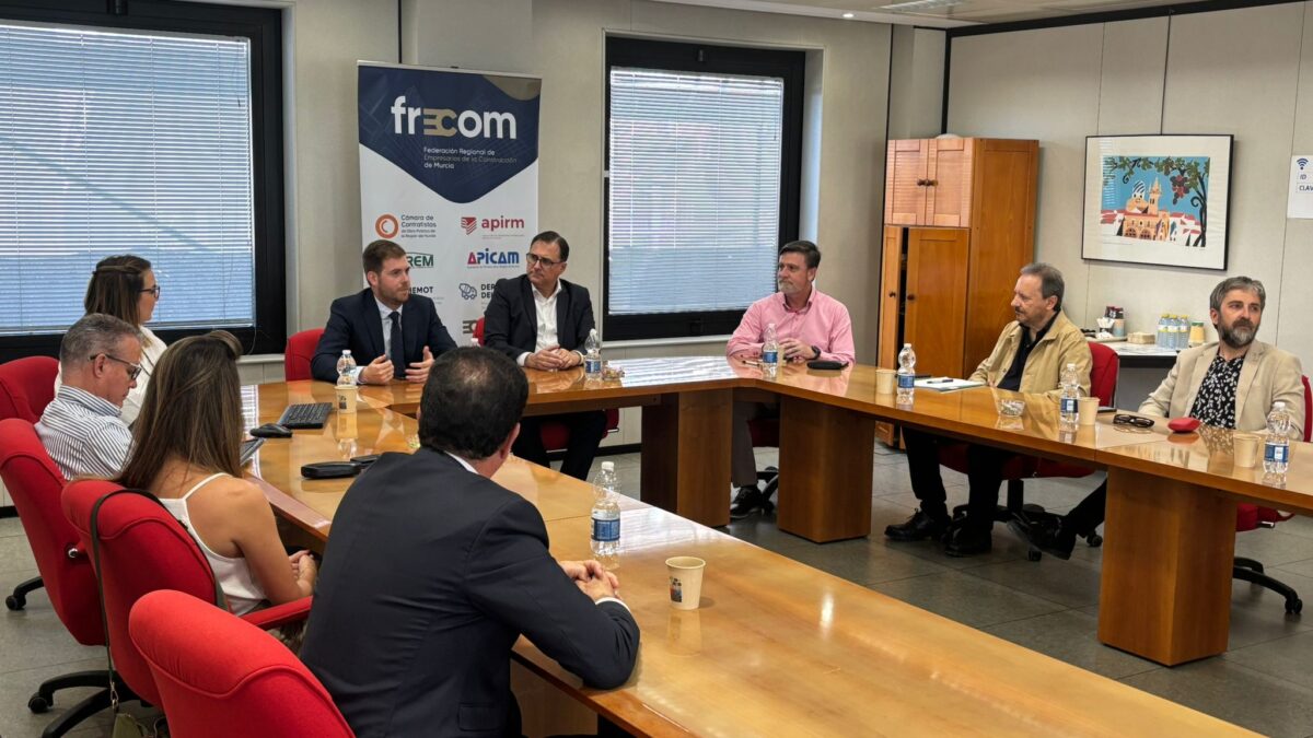 FRECOM se reúne con la Dirección General de Industria para conocer los detalles del nuevo Plan Industrial regional 2 FRECOM
