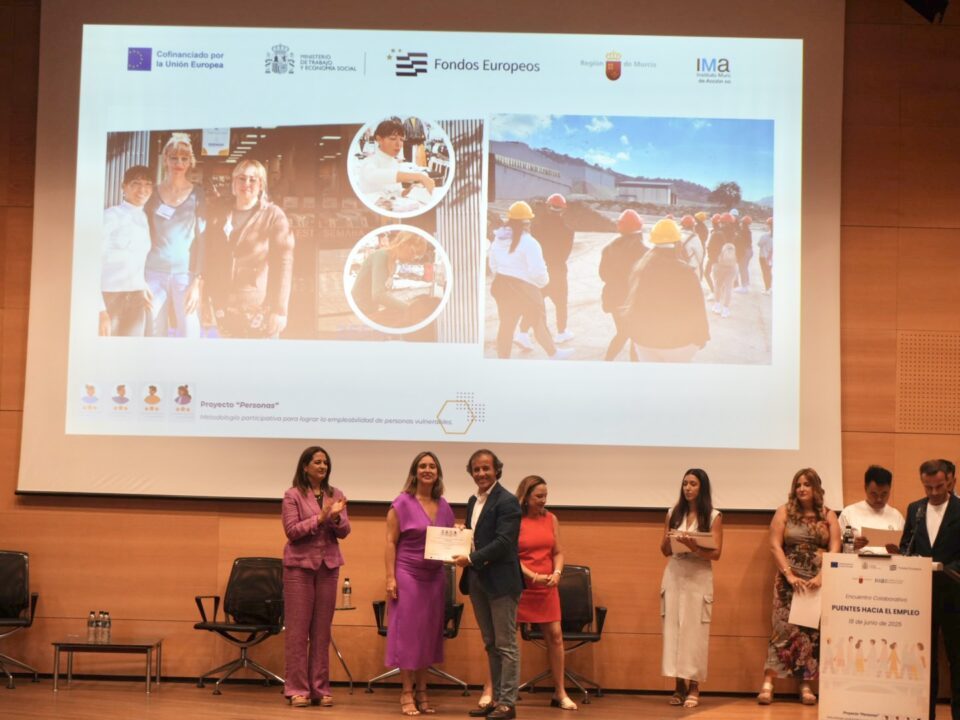 Pavasal, ejemplo del compromiso del sector construcción con la inclusión laboral 22 FRECOM Pavasal, ejemplo del compromiso del sector construcción con la inclusión laboral 22 FRECOM