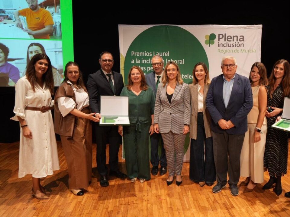 FRECOM, distinguida con el Premio Laurel como nuevo colaborador de Plena inclusión Región de Murcia 6 FRECOM FRECOM, distinguida con el Premio Laurel como nuevo colaborador de Plena inclusión Región de Murcia 6 FRECOM