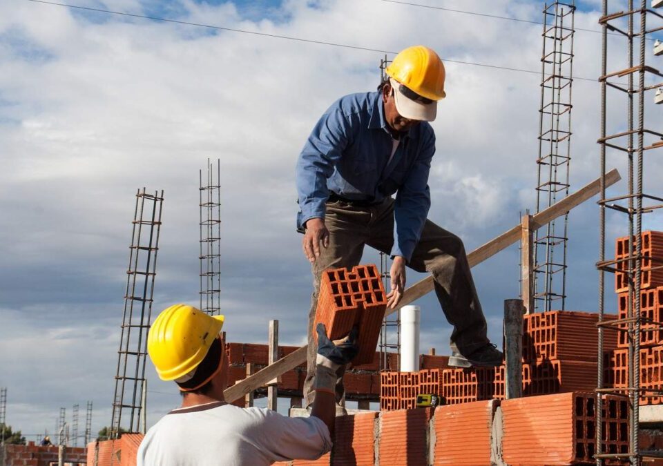 La construcción lidera la bajada del paro en la Región de Murcia en el inicio de 2026 23 FRECOM